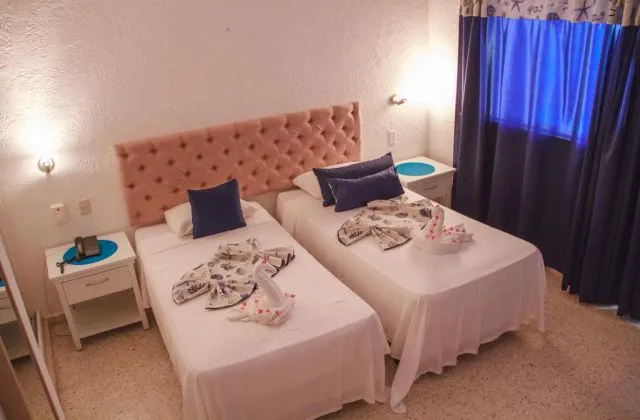 Hotel Playa Esmeralda Beach Resort room 2 petit bed